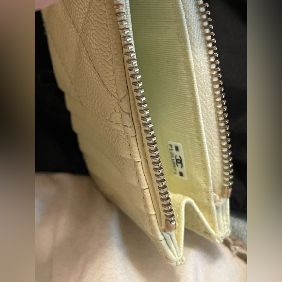❤️SOLD❤️ Auth CHANEL Flap Zip Card Holder in Light Yellow Quilted Caviar Leather - Picture 3 of 7
